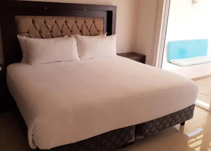 Spacious Ph 3 Bedrooms With Private Terrace, Club Access Playa del Carmen